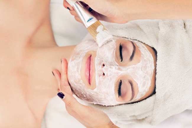 Bột gạo kết hợp thêm Mật Ong tạo ra một hỗn hợp tẩy da chết rất tốt.