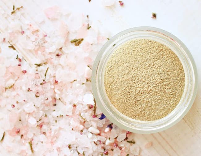 Bột thiên nhiên được chiết tách từ các sản phẩm có nguồn gốc tự nhiên.