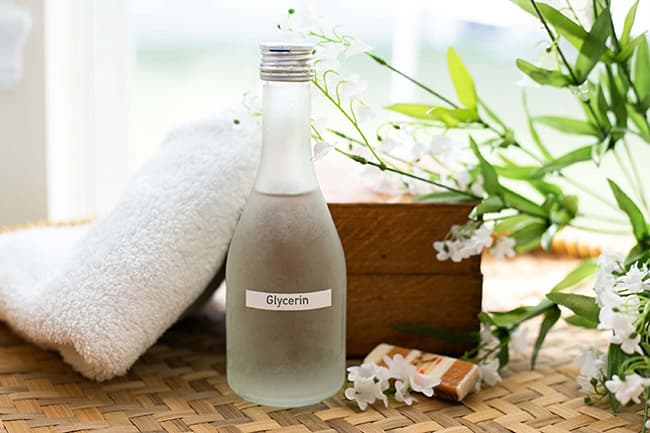 Hỗ trợ chăm sóc da bằng khả năng làm mềm và bôi trơn