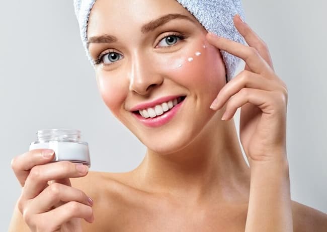 Nhiều hoạt tính sinh học tăng cường đặc tính làm đẹp của mỹ phẩm như dưỡng da, trị rụng tóc… hoặc giúp bảo quản mỹ phẩm