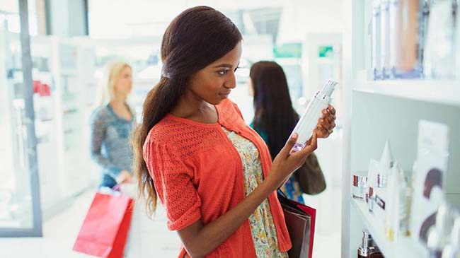 Nên chọn mua các sản phẩm không gây mụn sẽ không gây tắc nghẽn lỗ chân lông