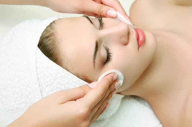Dùng dầu Dừa tẩy trang