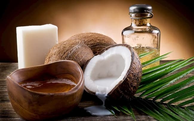 Dầu Dừa là một nguyên liệu mỹ phẩm tuyệt vời để giúp loại bỏ các tế bào da chết