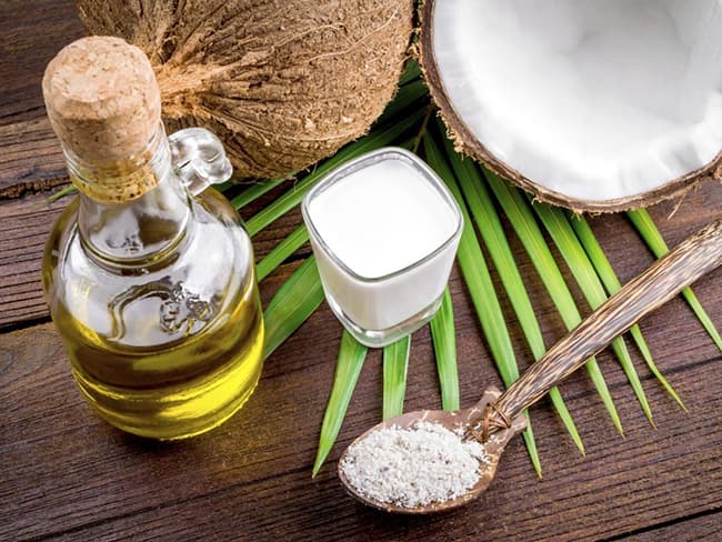 Dầu Dừa có đặc tính kháng khuẩn và làm sạch, ngăn ngừa nhiễm trùng trên vùng da bị tổn thương