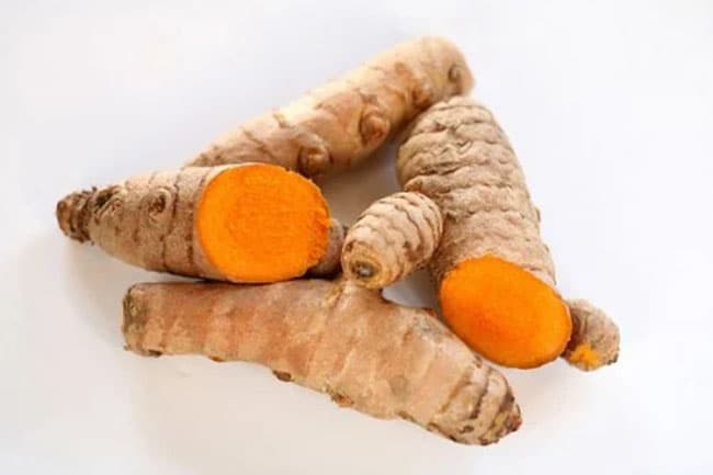 Trong củ Nghệ, Curcumin là thành phần chính đóng vai trò tạo màu sắc và hương vị riêng.
