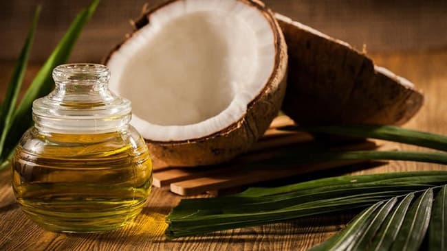 Dầu Dừa chứa hàm lượng Vitamin E cao cho mái tóc chắc khỏe