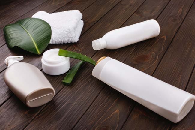 các nguyên liệu như dầu Dừa, dầu Olive, dầu Argan, dầu Mù U, Vitamin E và Vitamin B5 đều có khả năng cân bằng ẩm và chống oxy hóa mạnh mẽ.