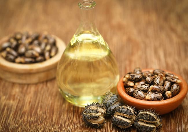 Dầu Thầu Dầu làm thông thoáng lỗ chân lông, giúp kích thích lông mày phát triển