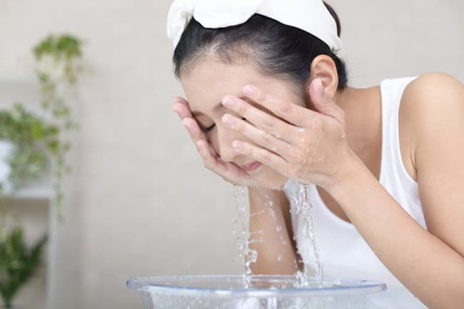 Làm sạch da, se khít lỗ chân lông