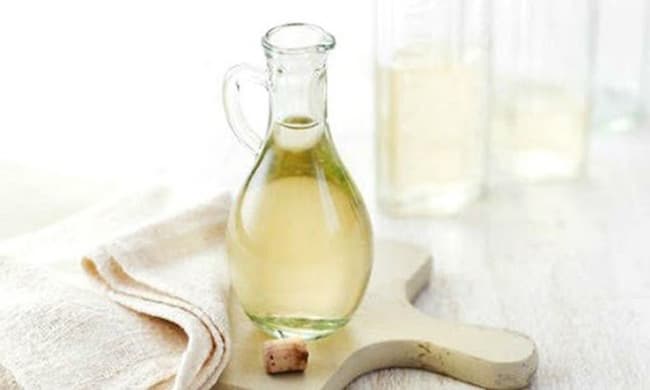 Giấm là một dung môi thảo dược mạnh trong công thức mỹ phẩm.