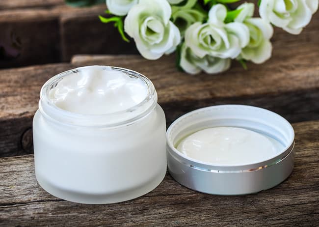 Kem dưỡng ẩm da là một loại kem dưỡng không thể thiếu trong quy trình chăm sóc da