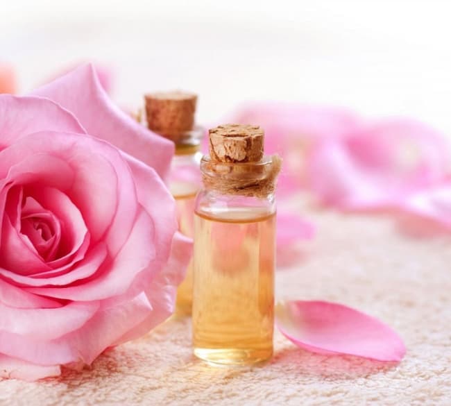 Dầu tẩy trang chiết xuất từ hoa hồng
