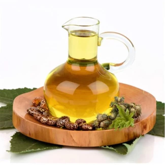 Massage dầu Thầu Dầu mỗi ngày có thể giúp làm giảm các sắc tố Melanin gây đen sạm da.