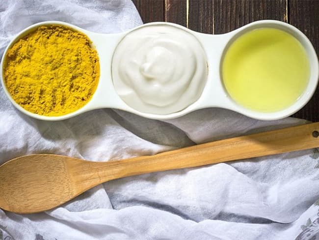 Mặt nạ Nghệ làm dịu tình trạng kích ứng da