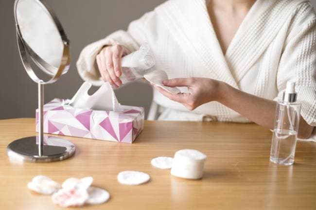 nên chọn cơ sở gia công tẩy trang uy tín để tránh hang giả
