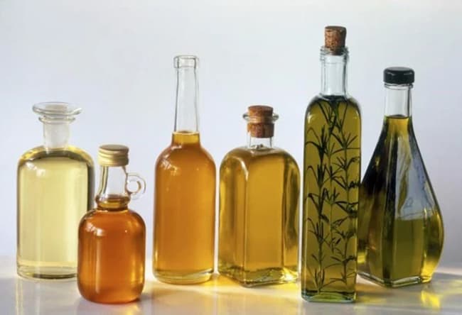 Dầu nền có thành phần chính là các acid béo, được chiết xuất từ các loại hạt, quả của các loại thực vật bằng phương pháp ép lạnh