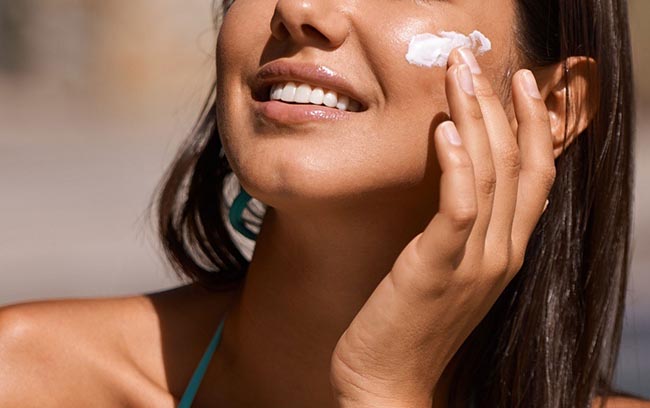 Một số loại kem chống nắng thiết kế riêng cho hoạt động đi bơi.