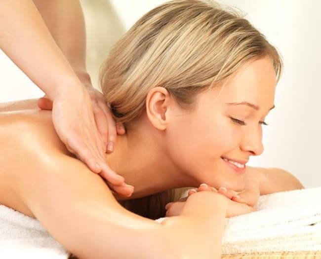 Tinh dầu Hương Thảo giúp hỗ trợ tiêu hóa lành mạnh và giảm đầy hơi