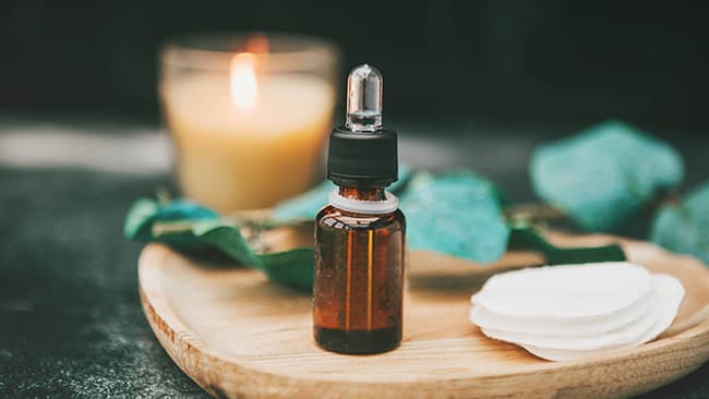 Tinh dầu Hương Thảo kích thích cơ thể loại bỏ chất độc và hỗ trợ chữa trị bệnh tiêu hóa.