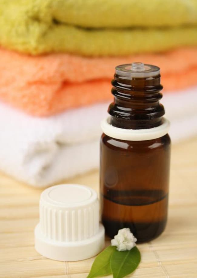 Đặc tính khử trùng của tinh dầu Tràm Trà giúp loại bỏ độc tố trong cơ thể và khử trùng