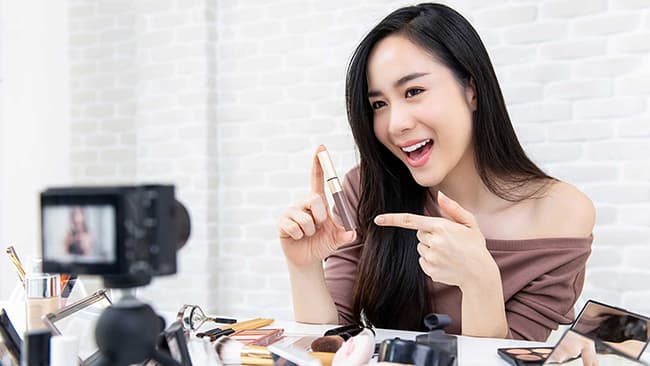 Truyền thông thương hiệu thông qua các influencer là hình thức phổ biến hiện nay