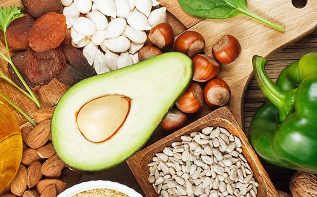 Vitamin E có tác dụng ngăn ngừa các tổn thương da bởi các gốc tự do, giúp đẩy nhanh sự phục hồi tổn thương.